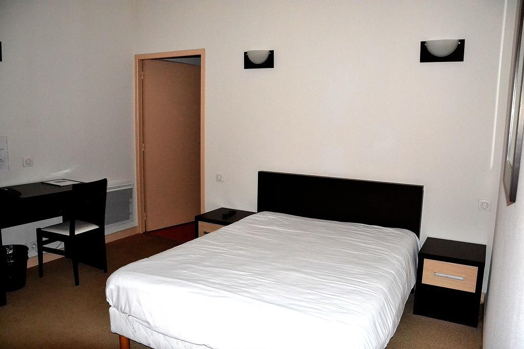 Hotel Les Benedictins Λιμόζ Δωμάτιο φωτογραφία